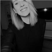 Insegnante di lettere offre sostegno a distanza per i ragazzi in difficoltà con lo studio